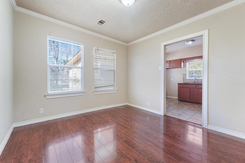 7128 Foster Street - Photo 5