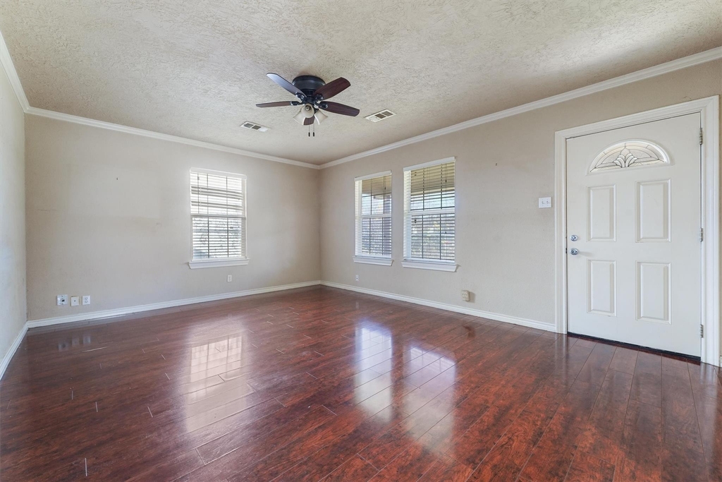 7128 Foster Street - Photo 3