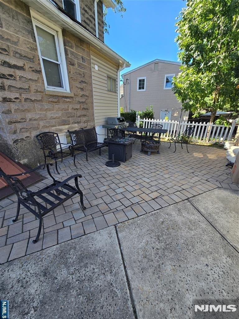 81 Main - Photo 13