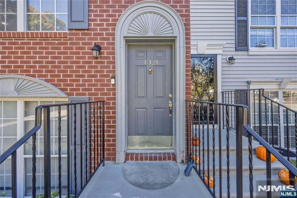 1321 Lavender - Photo 3