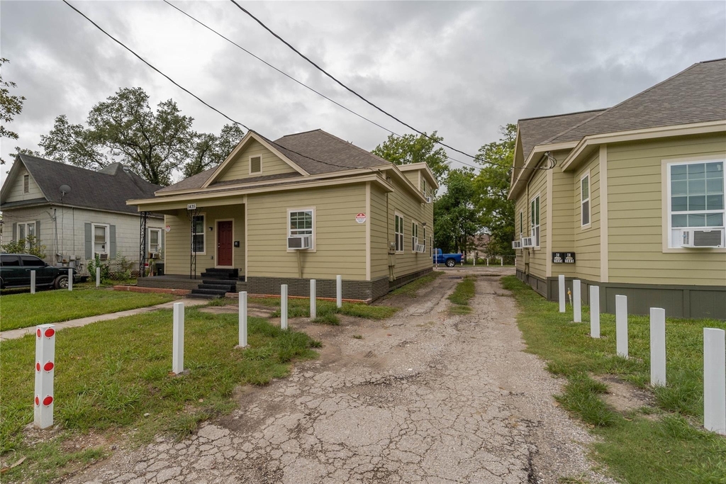 1435 Magnolia Street - Photo 1