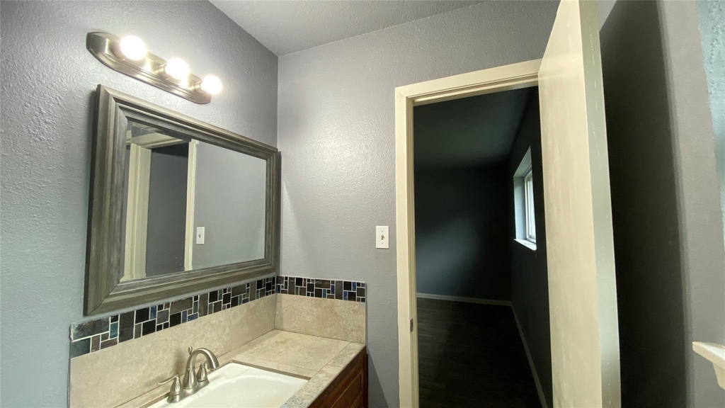 11910 Hunkler Drive - Photo 4