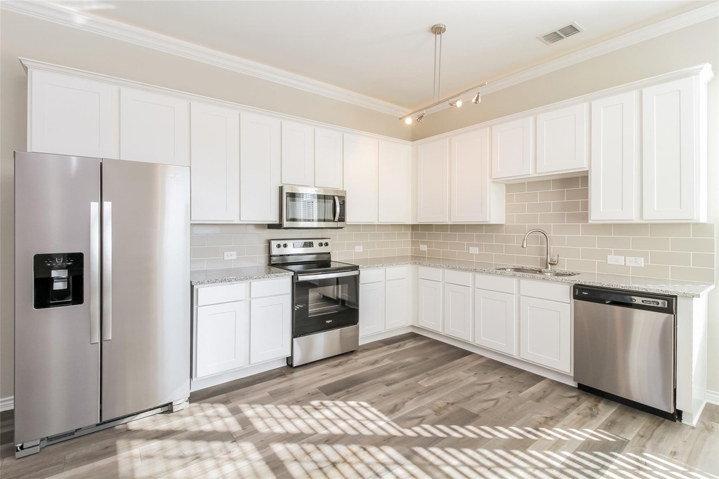 2840 Aurora Lane - Photo 5