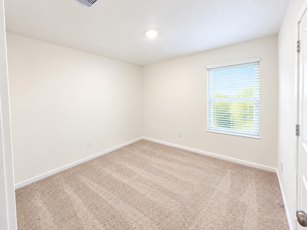 2706 Crested Creek Lane - Photo 7