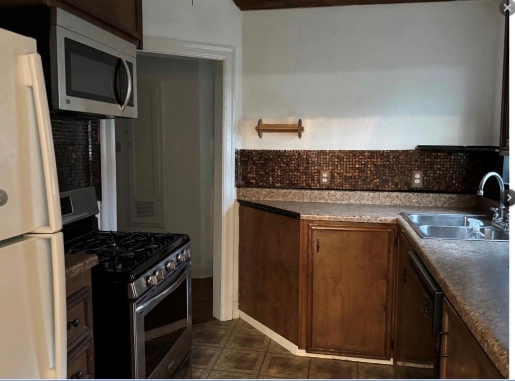 1614 W Sidnor Street - Photo 3