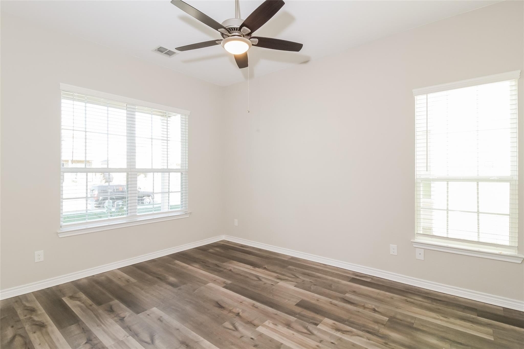 2540 Aurora Lane - Photo 3