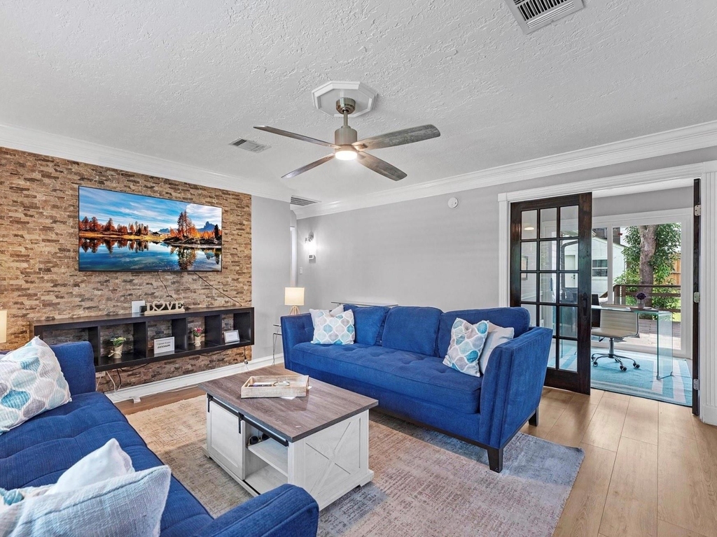 1207 Archer Street - Photo 2