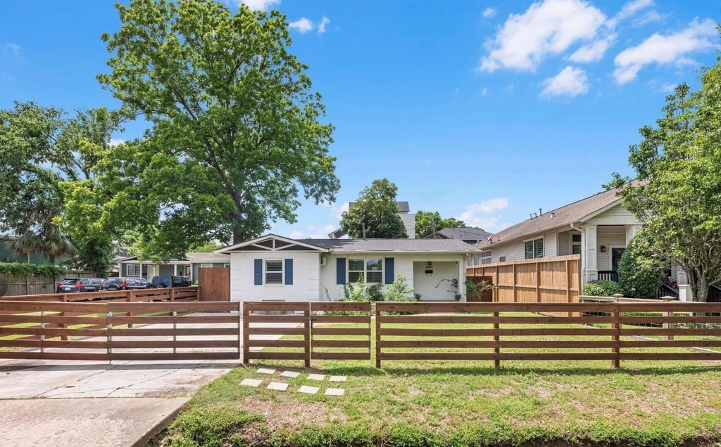 1207 Archer Street - Photo 1