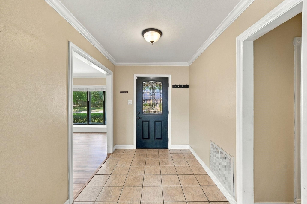 7823 Twin Hills Drive - Photo 8