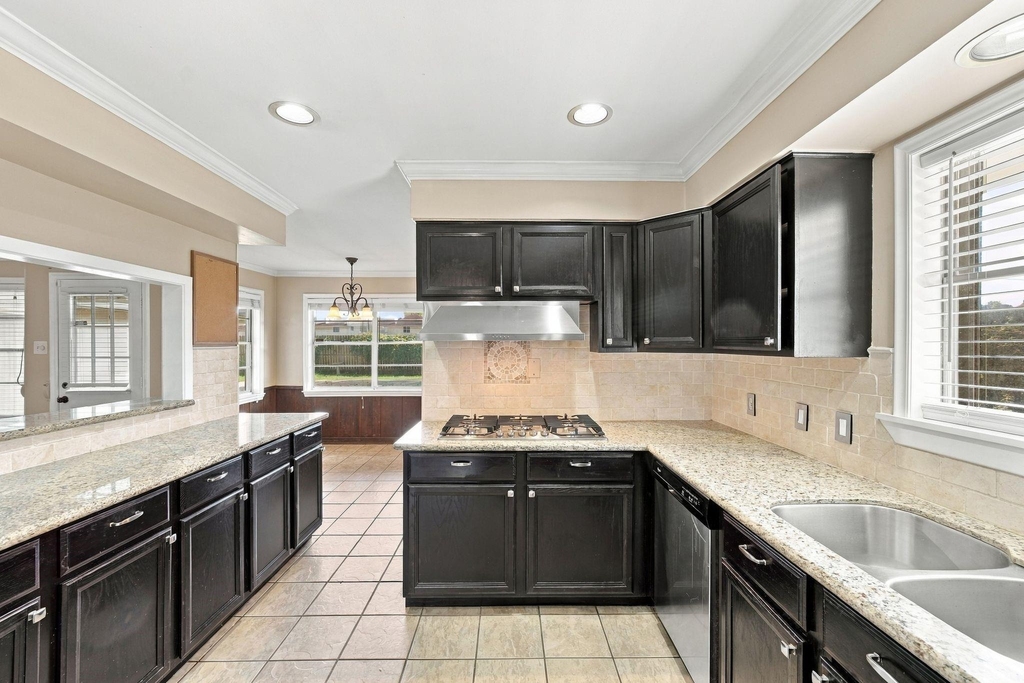 7823 Twin Hills Drive - Photo 21