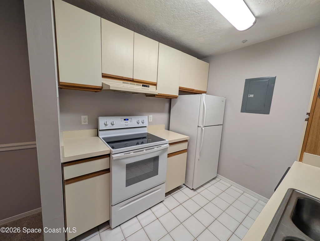 7667 N Wickham Road - Photo 7