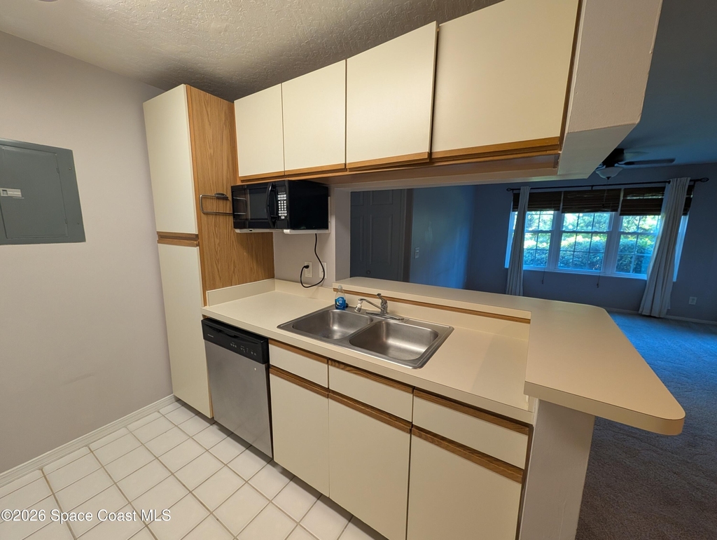 7667 N Wickham Road - Photo 8
