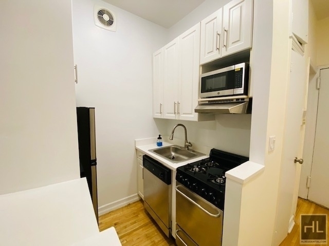 East 83 Street - Photo 2