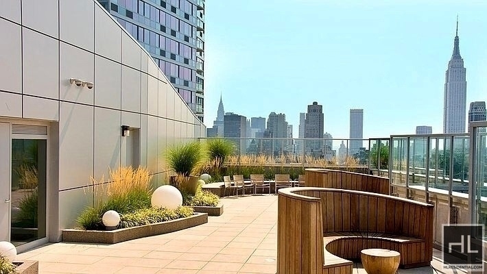 West 37th Street - Photo 4