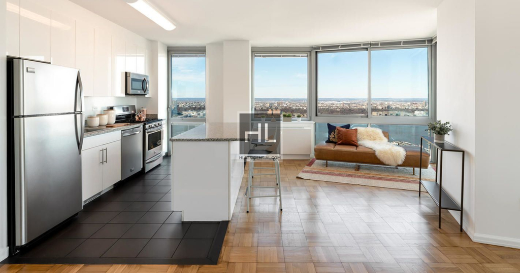West 37th Street - Photo 0