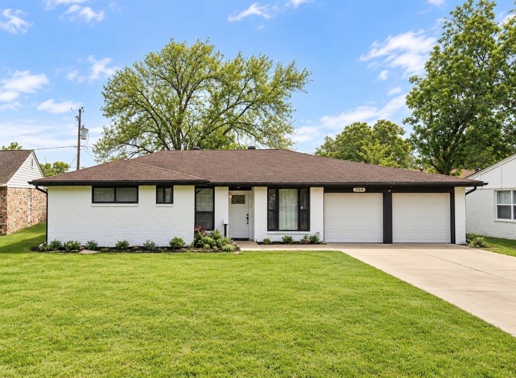 209 Harold Lane - Photo 2