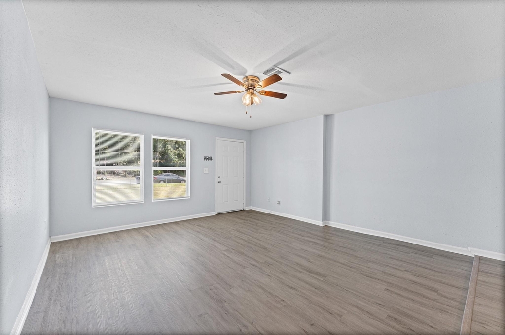 509 17th Avenue N - Photo 8