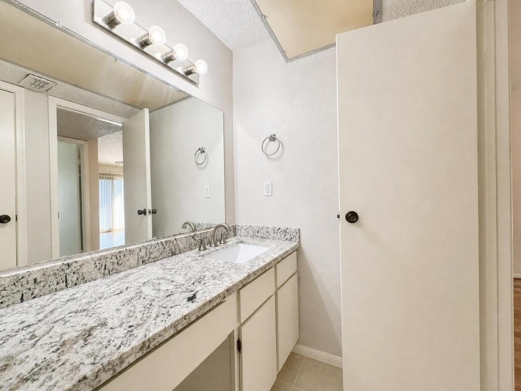 2120 El Paseo Street - Photo 8