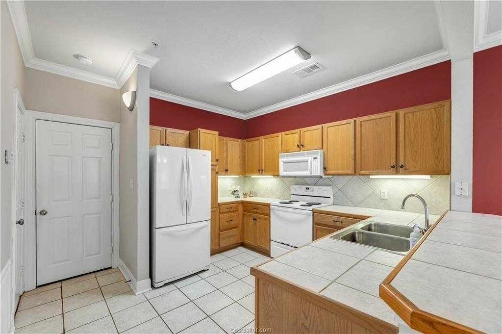 801 Luther Street W - Photo 4