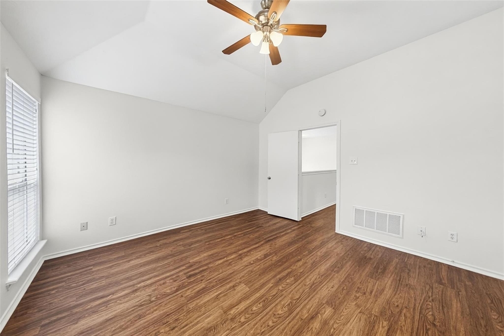 1103 Lochmoor Lane - Photo 9
