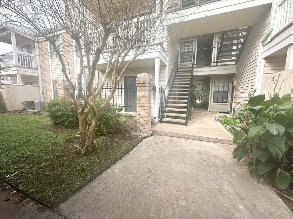 2750 Holly Hall Street - Photo 18