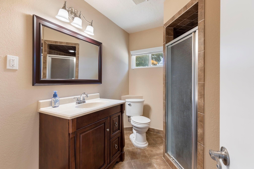 1802 Turnpike Road - Photo 32