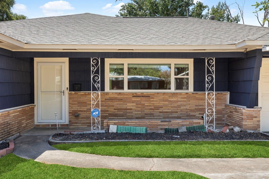 1802 Turnpike Road - Photo 1