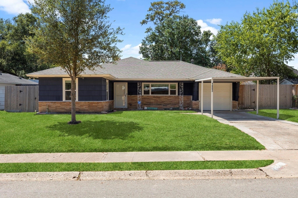 1802 Turnpike Road - Photo 0