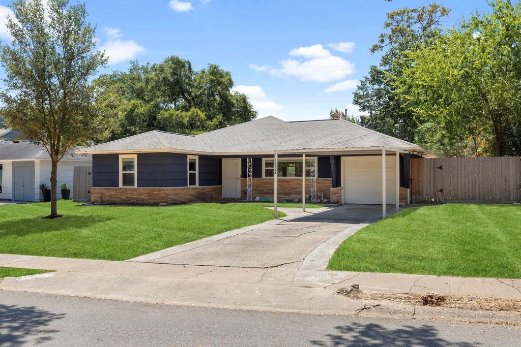 1802 Turnpike Road - Photo 2