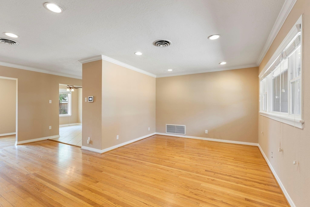 1802 Turnpike Road - Photo 4