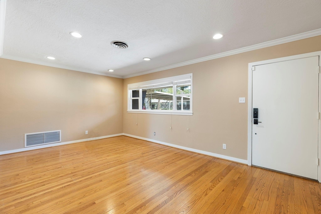 1802 Turnpike Road - Photo 5