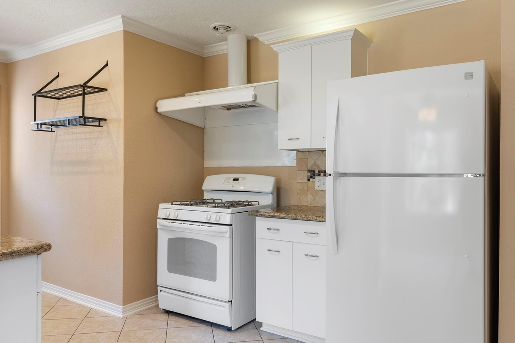1802 Turnpike Road - Photo 15