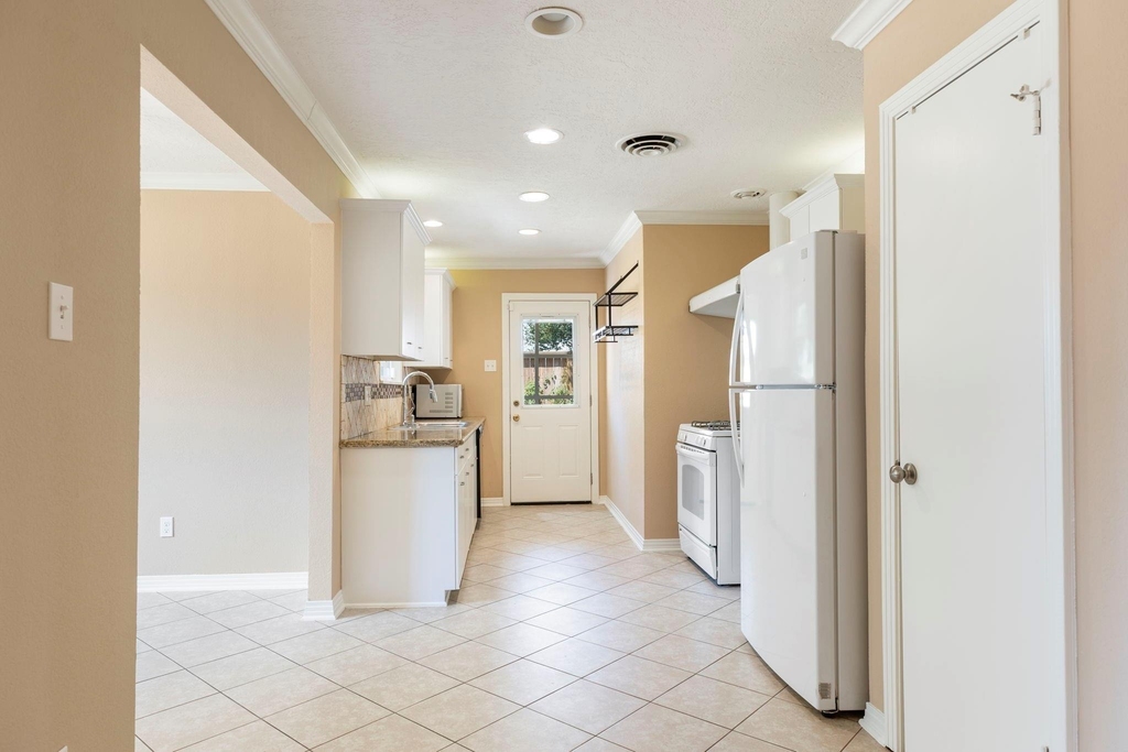1802 Turnpike Road - Photo 14