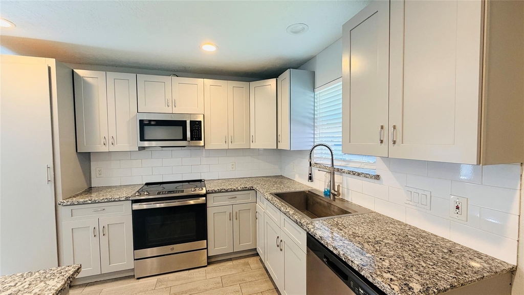 9415 Westacre Place - Photo 8