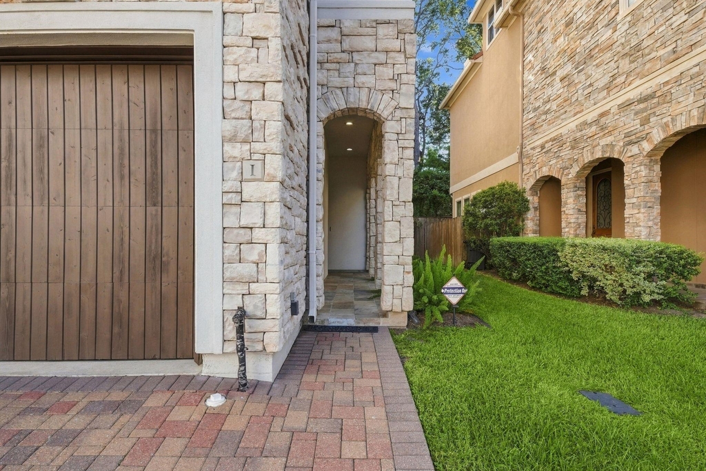 5531 Pine Street - Photo 2