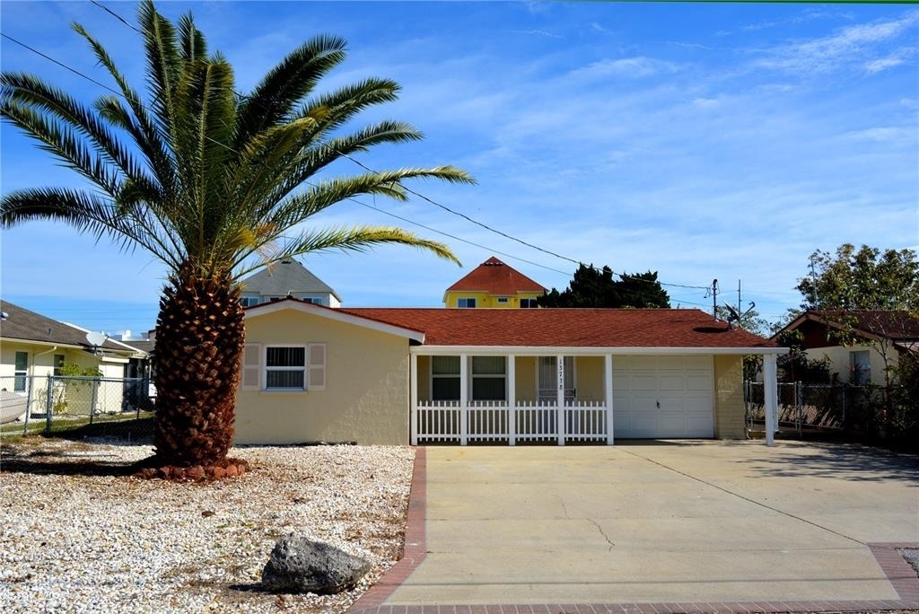 13738 Melanie Avenue - Photo 0
