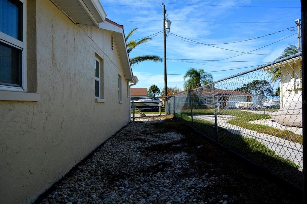 13738 Melanie Avenue - Photo 36