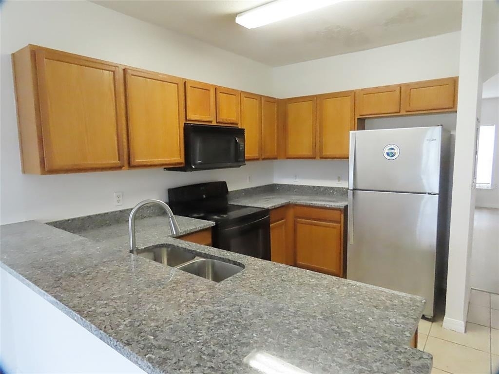 427 Wilton Circle - Photo 2