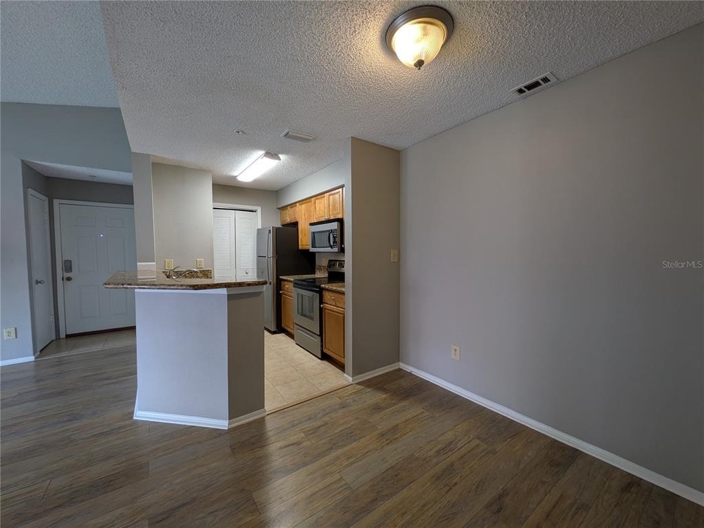 249 Afton Square - Photo 6