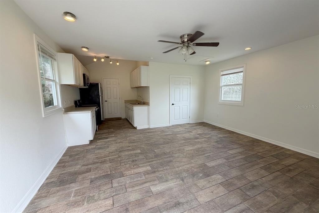 337 Avenue E Se - Photo 2