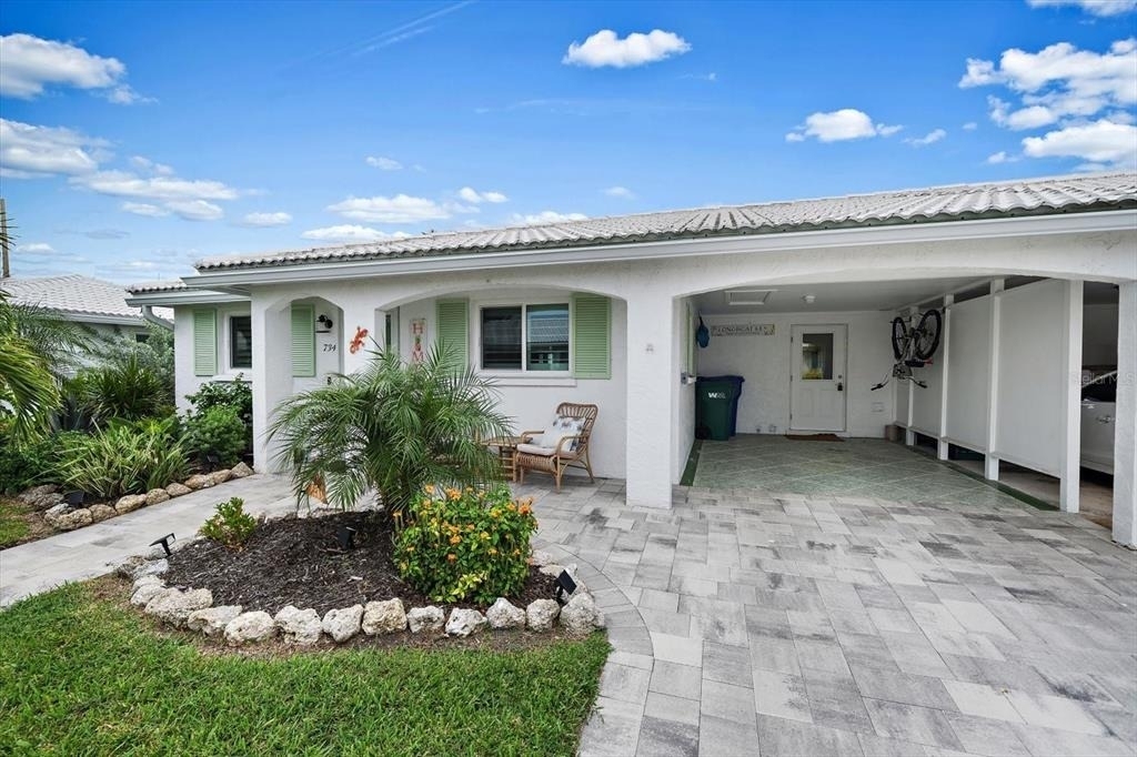 734 Spanish Drive N - Photo 0