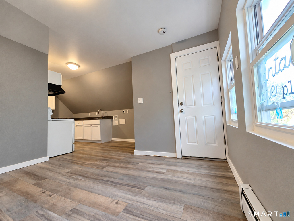 366 Sigourney Street - Photo 10