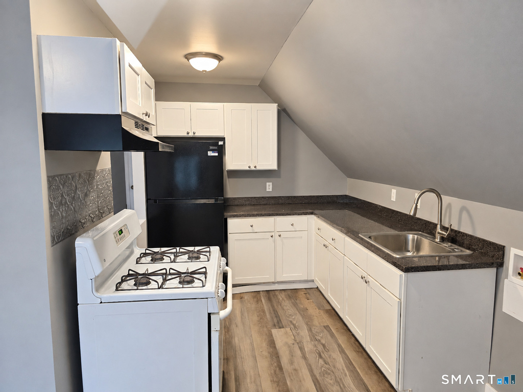 366 Sigourney Street - Photo 8