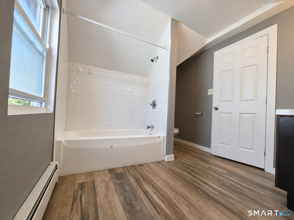 366 Sigourney Street - Photo 3