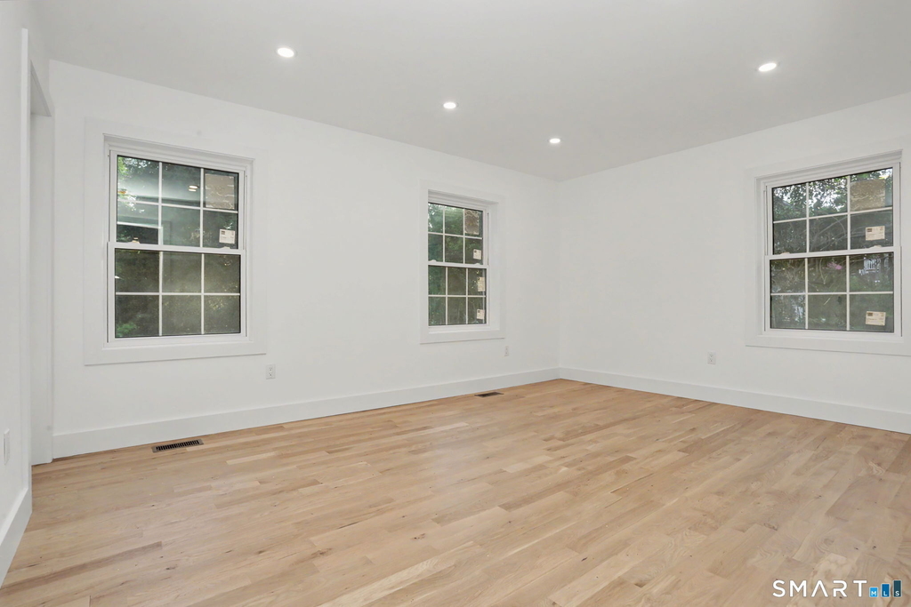 8 Benson Road - Photo 7