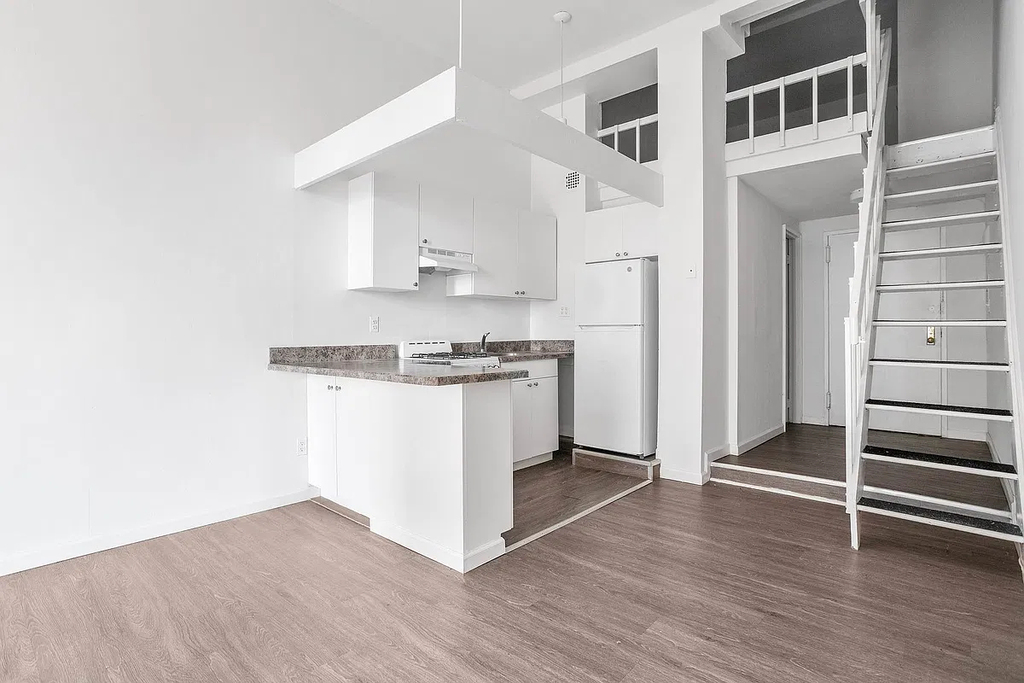 88 Fulton Street - Photo 3
