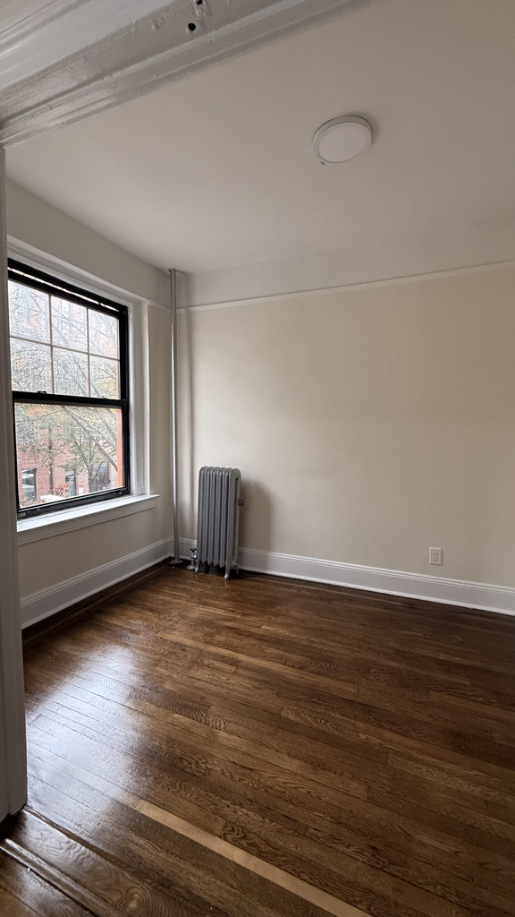 West 11th Street - Photo 6