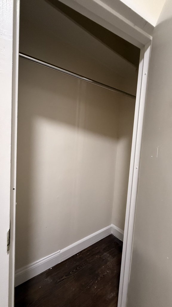 West 11th Street - Photo 8