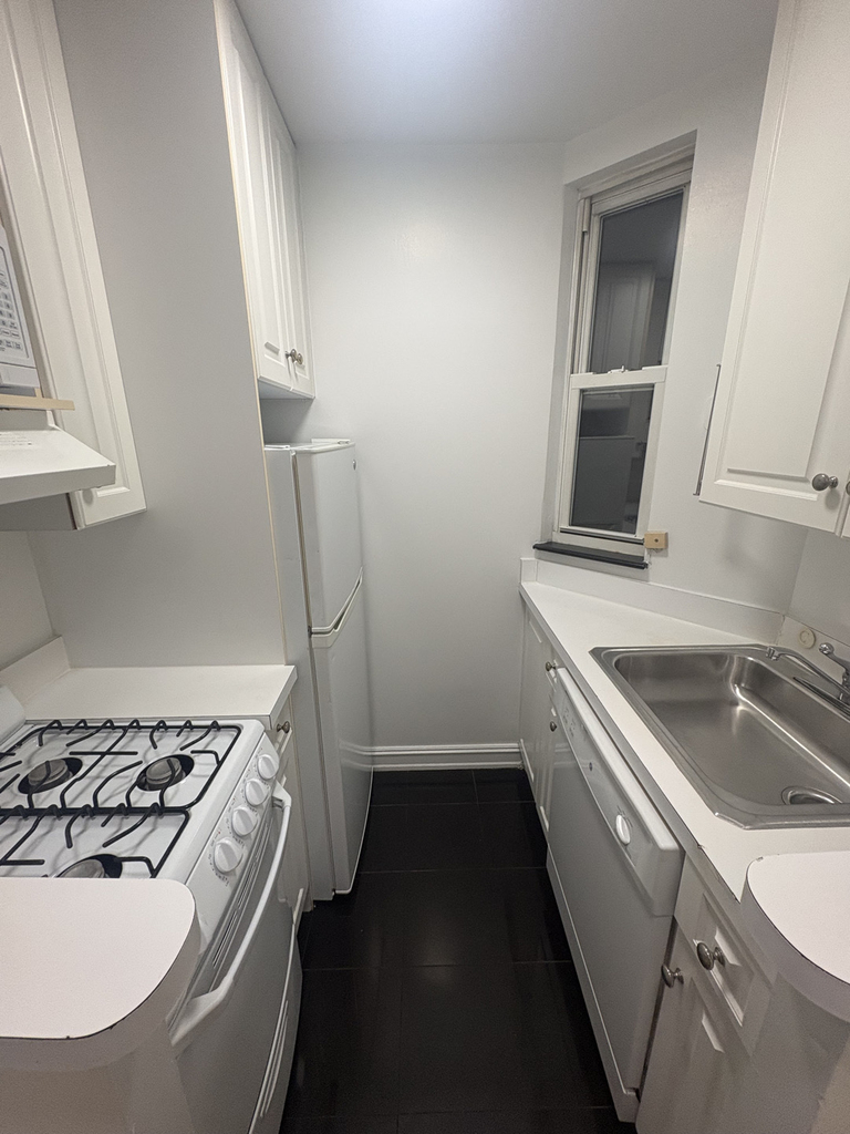 81st Street/1st Avenue - Photo 1