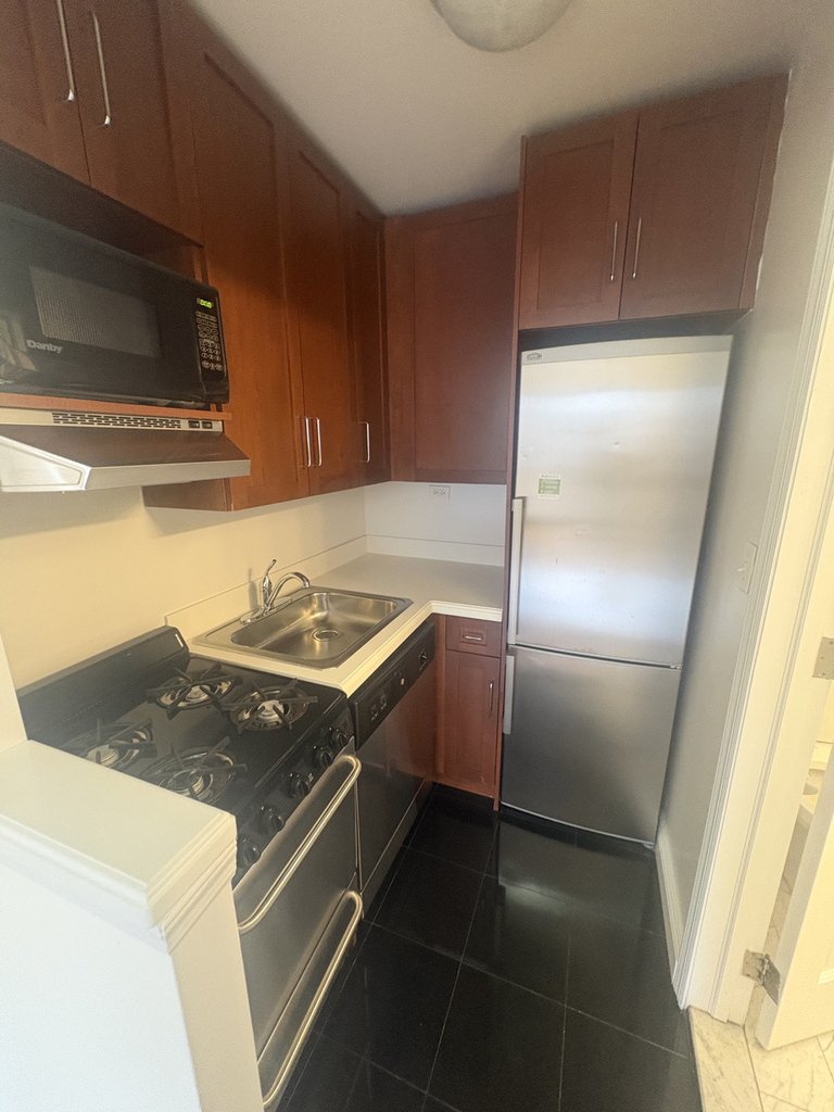 84th Street/2nd Avenue - Photo 3